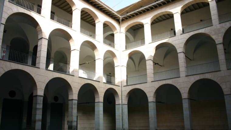 Rentat de cara a l’Hospici gairebé tres dècades després