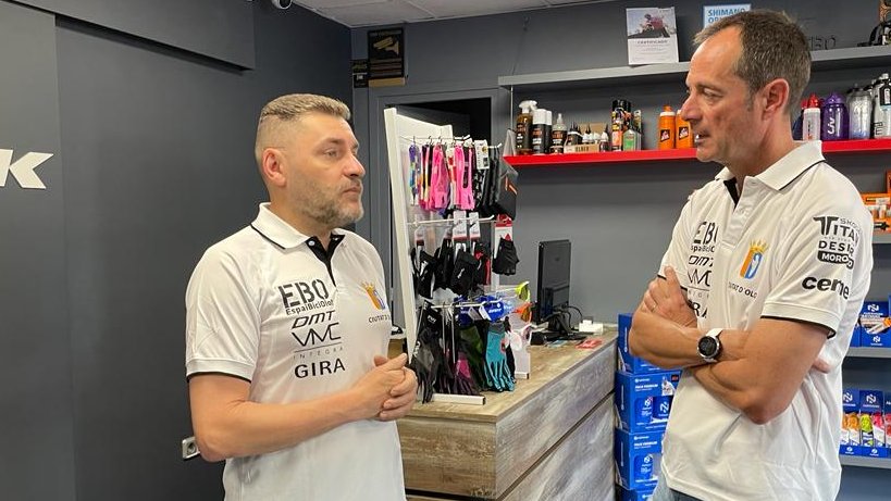 Àlex Feliu i Enric Puigdemont són la primera parella olotina que participarà a la Titan Desert de ciclisme al Marroc