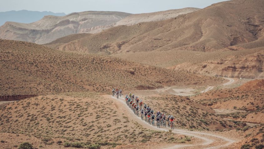La prova va començar diumenge en una primera etapa accidentada de 89 quilòmetres