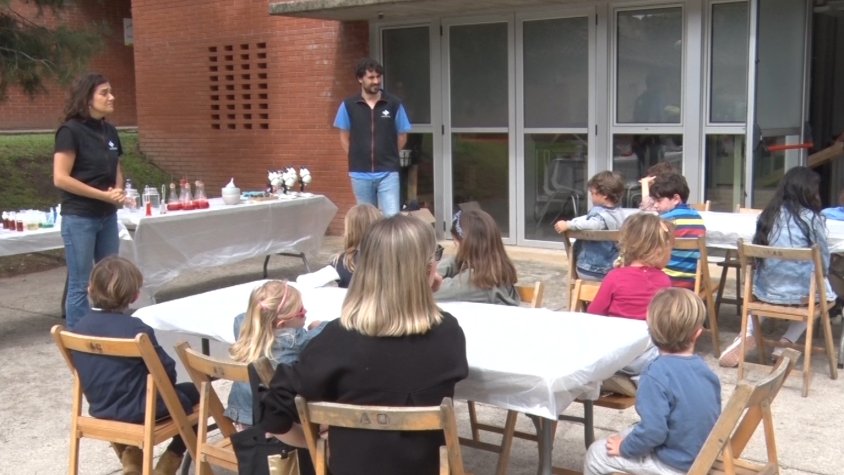 L'Espai Cràter surt al carrer i porta l'essència de la vulcanologia al barri de Sant Miquel d'Olot amb un taller científic 