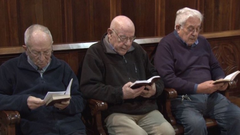 Reportatge: El dia a dia d'en Jordi, l'Andreu i en Joan: els últims tres carmelites que queden a Olot