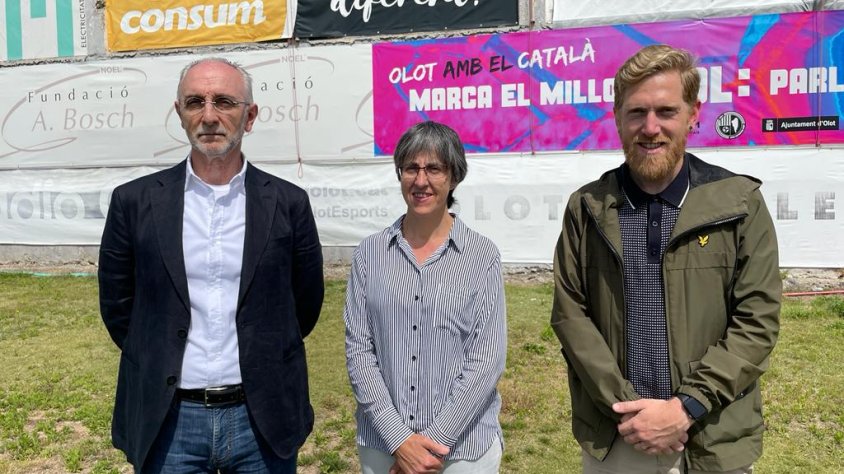'Marca el millor gol. Parla en català' és el nom de la nova campanya de la Unió Esportiva Olot i Òmnium Garrotxa per fomentar el català