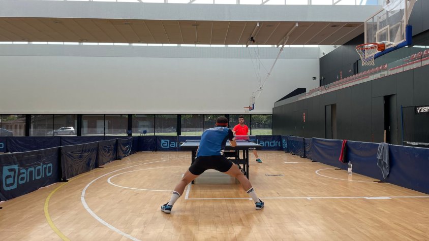 Els jugadors han estat entrenant tota la setmana a la pista de parquet del pavelló d’esports