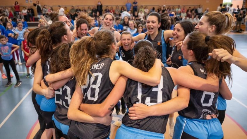 El Club Bàsquet Vall d'en Bas ascendeix a Primera Catalana femenina