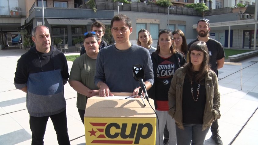 La CUP Olot es compromet a millorar la Plaça del Mig