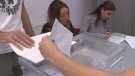 David Coromina i Jordi Rubio voten a Olot; Raül Valls a Sant Esteve d'en Bas; i Daniel Plana ho va fer per correu