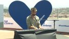 Joan Dausà actua a la Vall d'Hebron com a preludi del Vallviva
