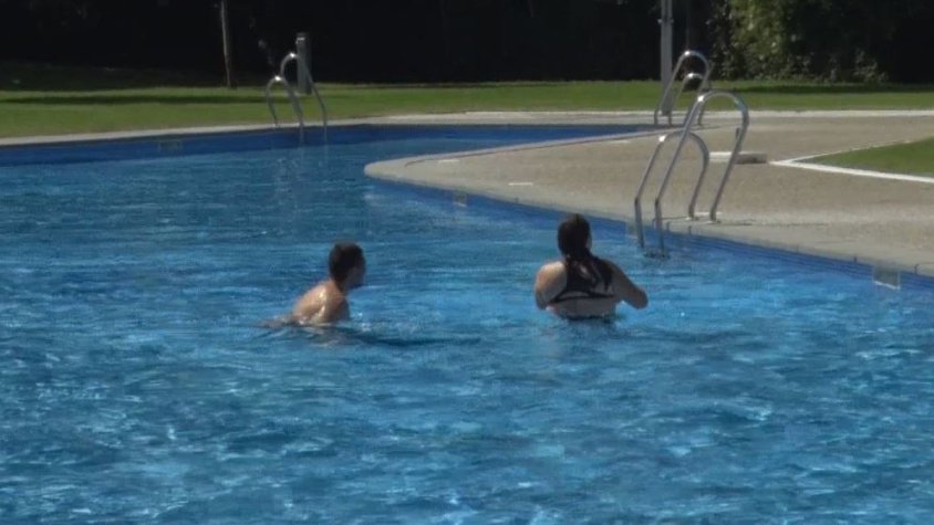 Ja està oberta la piscina municipal d'Olot