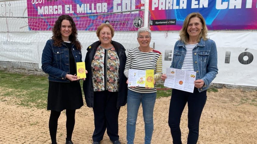 Un conte per potenciar el català, la segona acció entre la UE Olot i Òmnium Garrotxa
