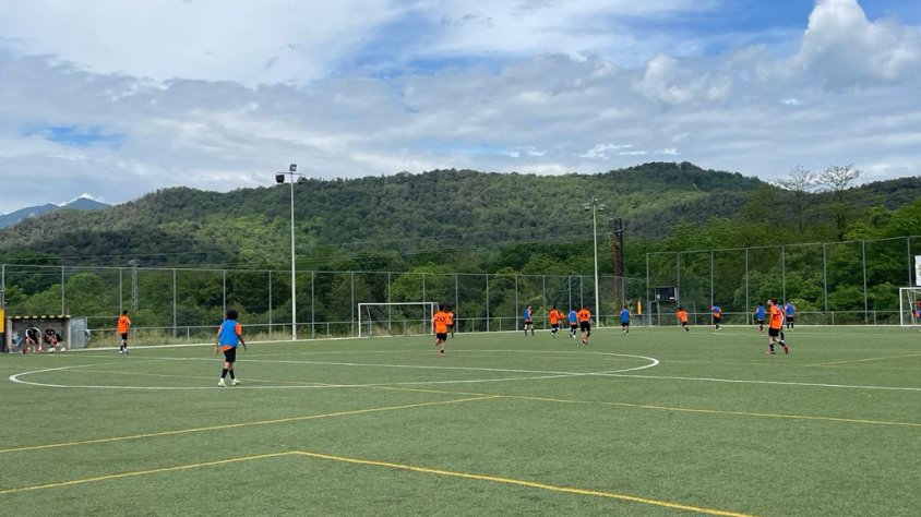 Una vintena de joves d'arreu del món entrenen a Olot per mostrar el seu talent als clubs