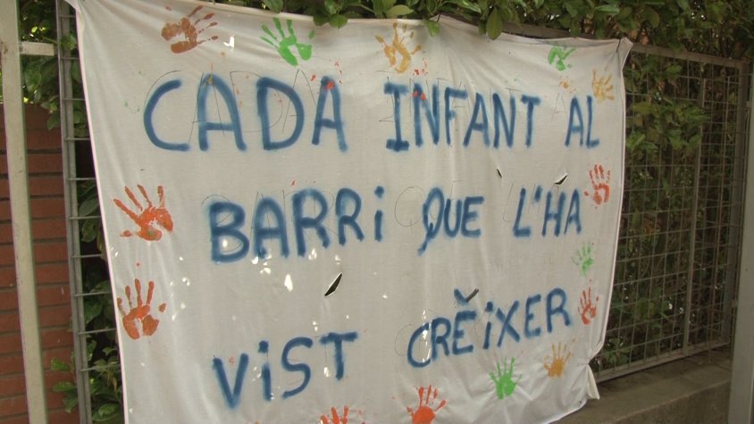 Continua la lluita de més d’una desena de famílies olotines per dur els seus fills a l’escola de barri el curs que ve