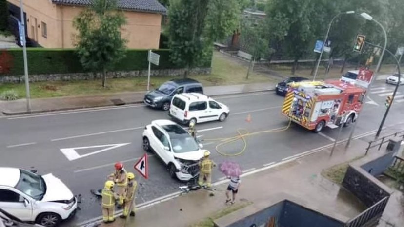 Un accident entre dos vehicles a les Preses deixa 4 ferits lleus