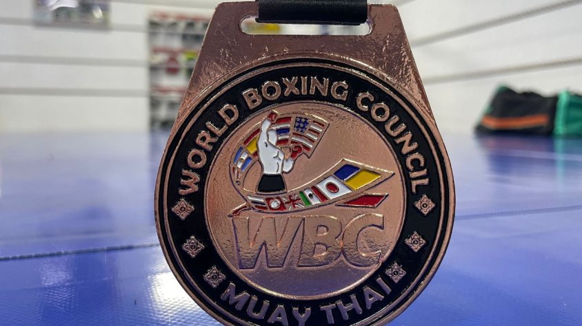 L’Achraf Hajam i l’Annabel Fernández tornen de Venècia amb una medalla de bronze al Mundial de Muay Thai