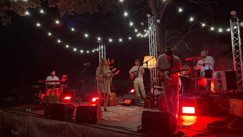 La cantant Beth il·lumina i inaugura un nou Planestiueja't