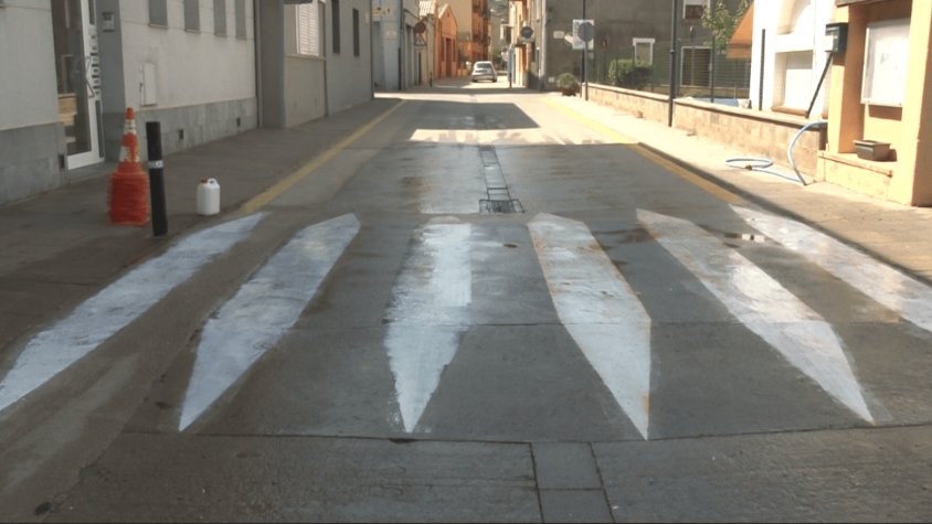 Apareixen pintades homòfobes a un pas de vianants de les Preses