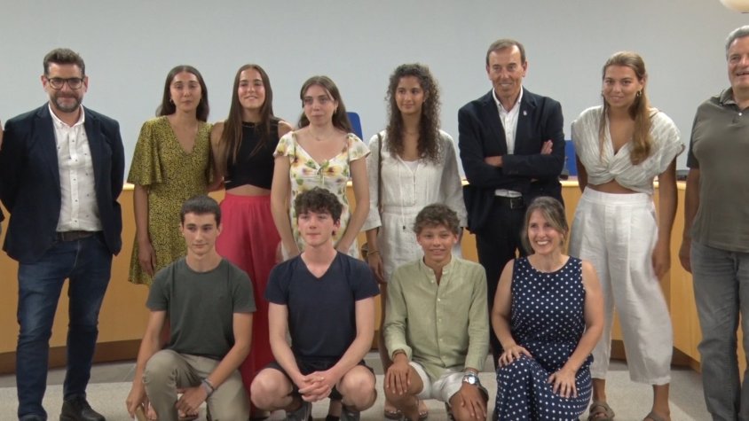 L'Ajuntament d'Olot distingeix als dos millors alumnes de cada centre educatiu de la ciutat a les PAU