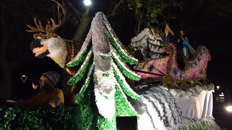 La Batalla de les Flors estrena un nou format que s’incorporarà a l’exhibició tradicional de carrosses fetes amb flors de paper