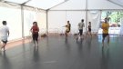 Fusionar la dansa d’arrel tradicional amb dansa contemporània i altres elements