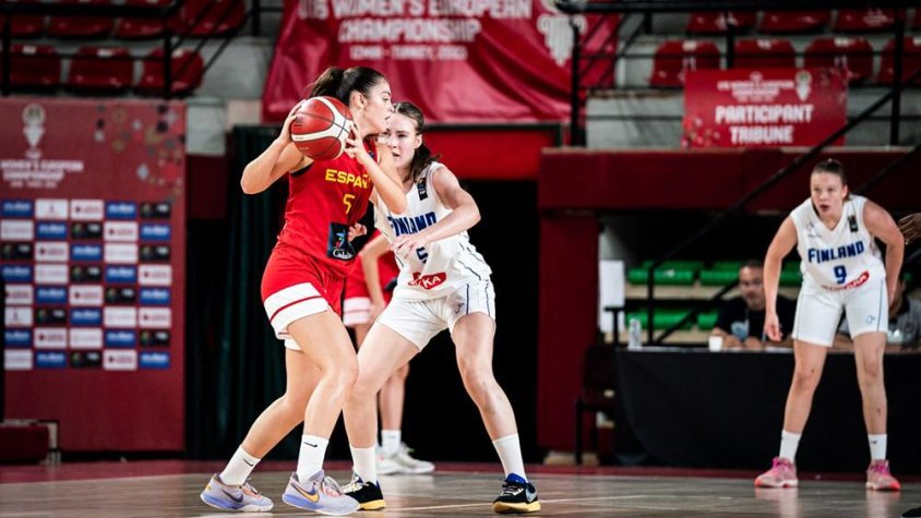 L’olotina Aina Cargol, satisfeta amb la plata a l’Europeu de bàsquet