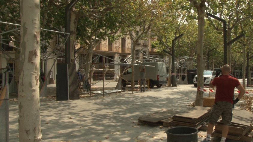 Una trentena de persones fan possible el muntatge dels equipaments de Festes del Tura