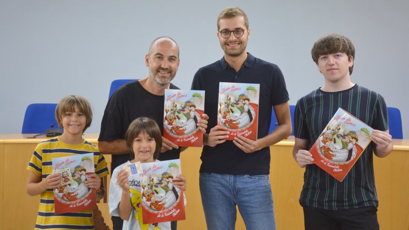 Neix l’àlbum de cromos de la faràndula olotina que inclou tota la seva història 