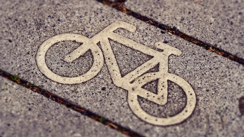 Els membres del grup motor d'Olot Pedala no entenen la prohibició de les bicicletes al centre d'Olot