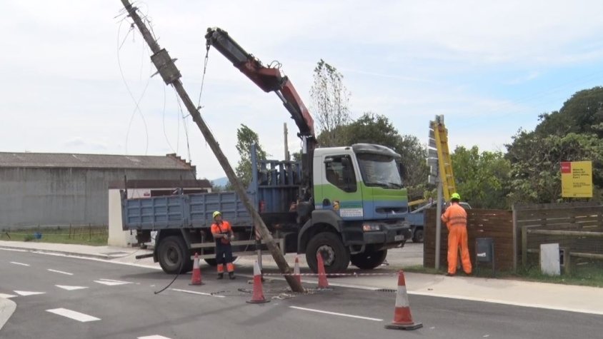 Després de cinc mesos, Maia de Montcal celebra la retirada del pal de telefonia ubicat al mig de la via al carrer Girona