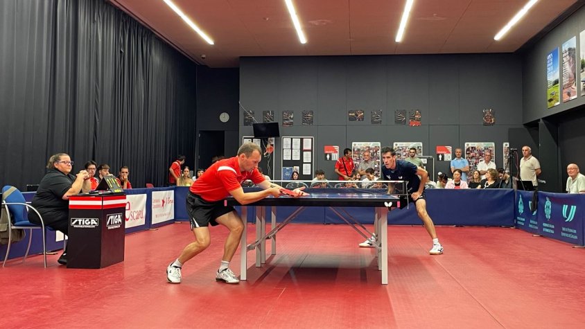 Gran ambient al pavelló d'esports en el CTT Olot-Arteal Santiago d'aquest divendres