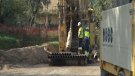 La construcció de dos pous nous al barri de les Fonts encara la recta final