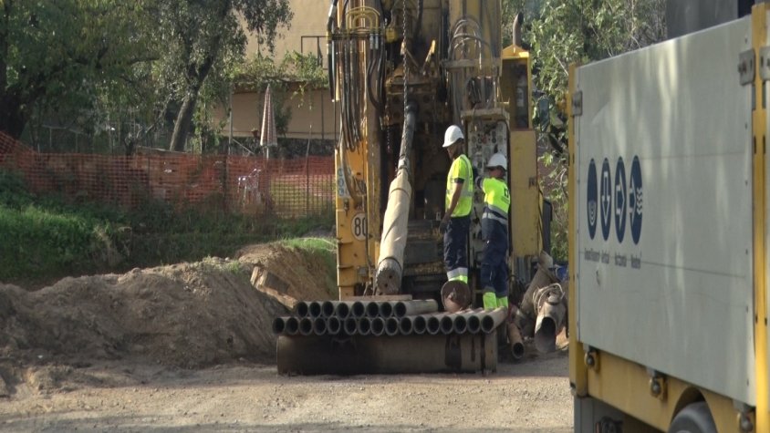 La construcció de dos pous nous al barri de les Fonts encara la recta final