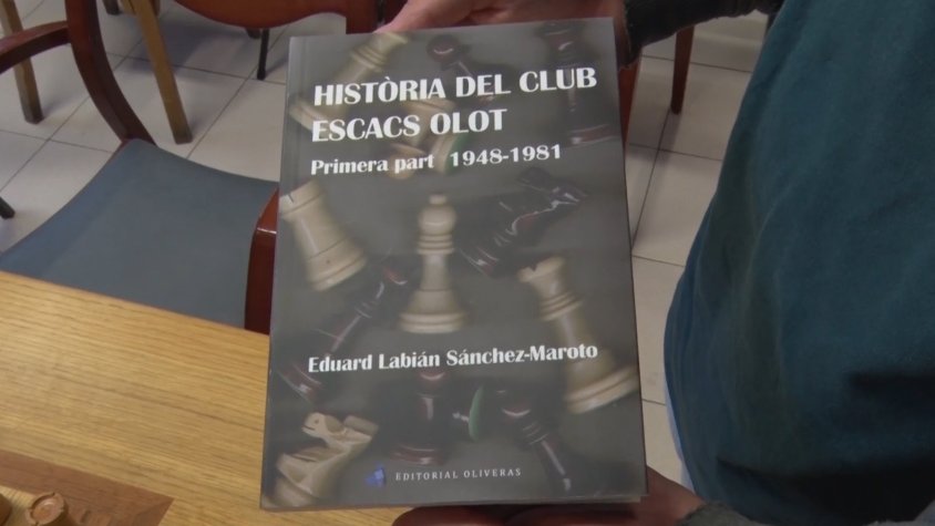 La història del Club Escacs Olot, en un llibre