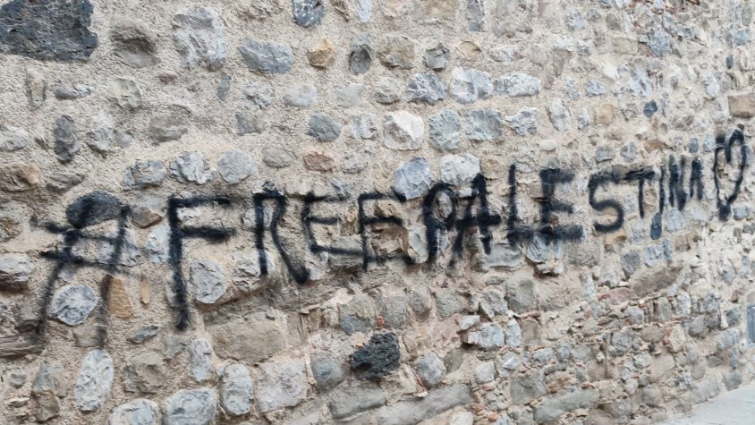 Apareixen pintades antisemites al call jueu de Besalú 