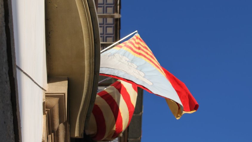 La façana de l'Ajuntament d'Olot / Foto: Roger Isern