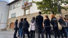 Les treballadores del Consorci d’Acció Social demanen millores laborals en el ple de l’Ajuntament d’Olot