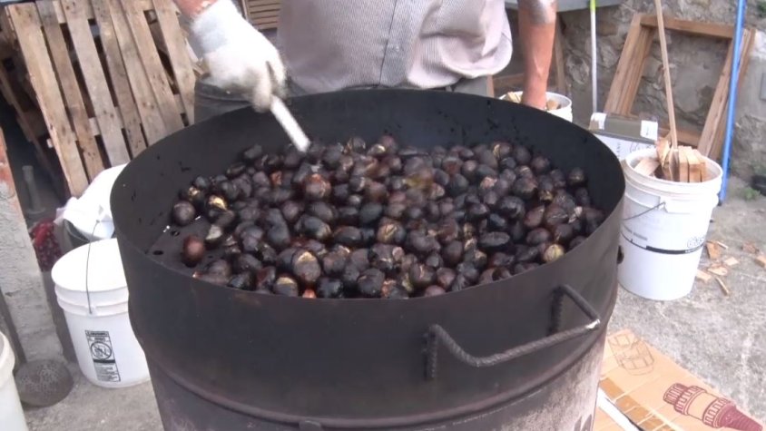 Els més grans prefereixen la castanyada però també els hi agrada que els més petits gaudeixin de tradicions com el Halloween