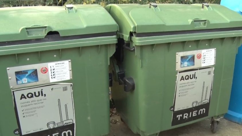 A Sant Ferriol continuen denunciant incivisme en algunes àrees de recollida de deixalles del municipi