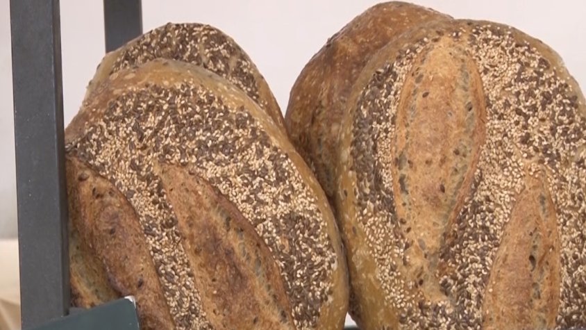Què diferencia un pa artesà d’un pa de gasolinera o prefabricat? 