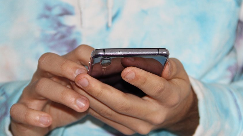 Mercè Criballés, psicòloga: "s'ha de prohibir l’ús de qualsevol classe de dispositiu digital fins als 6 anys"