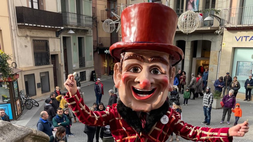 L’Home dels Nassos acomiada l’any 2023 als carrers d’Olot