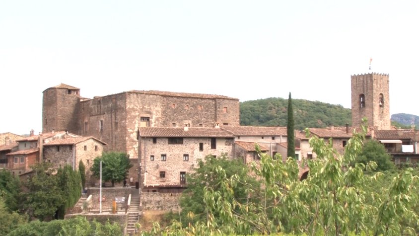 L’Ajuntament de Santa Pau vol fer entrar en funcionament la compra associativa del castell a principis de febrer