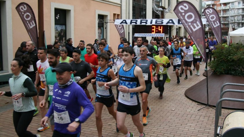 La sortida de la Marxa Nadalenca, l'any passat, des de la plaça Catalunya d'Olot