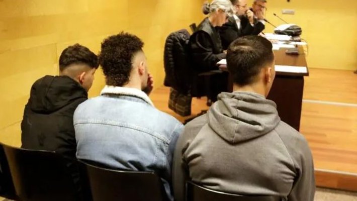 Tres acusats afronten penes de fins a 12 anys de presó per assaltar un prostíbul a Olot i intentar violar una dona