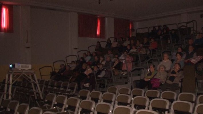 Sant Joan les Fonts torna a encendre la flama del Cinema Iris