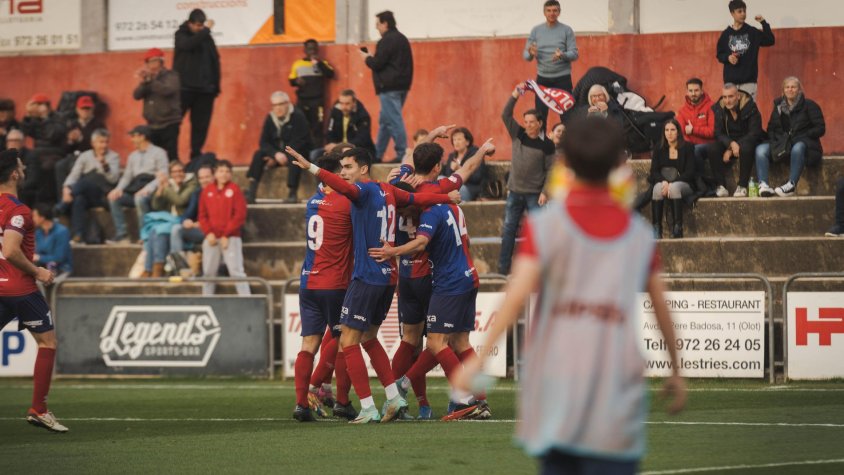 L'Olot fa un pas de gegant cap a Segona Federació