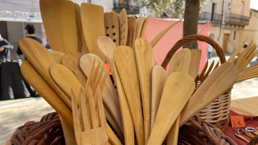 Tortellà recorda el seu passat de culleres, xiruques i música amb la Fira de la Quaresma