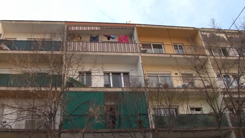 Avui comencen a Olot tres dies de dol oficial per l’assassinat ahir a la ciutat d’una dona de 37 anys per part de la seva parella