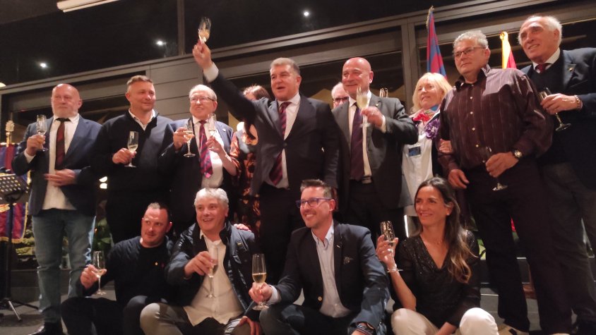 El president del Barça, Joan Laporta, ha presidit el sopar del 50è aniversari de la Penya Barcelonista d'Olot i Comarca