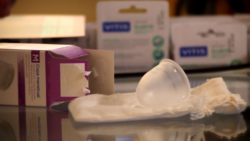Ja es poden recollir els productes menstruals reutilitzables gratuïts a les farmàcies garrotxines