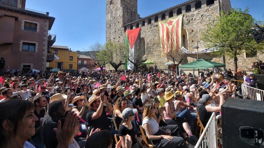 Berta Llos i Arnau Sargatal guanyen el 13è Combat de Corrandes de Montagut
