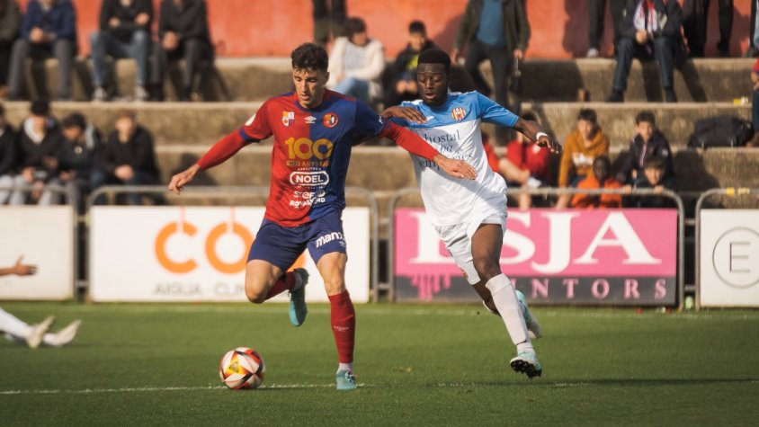 La Unió Esportiva Olot visita un Vilafranca que s’hi juga la permanència